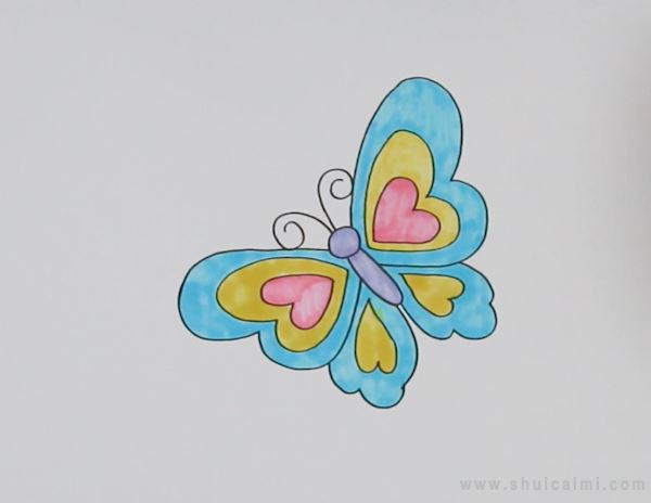 我们先画蝴蝶的身体,顺着画出蝴蝶的翅膀轮廓,接着把蝴蝶头上画出