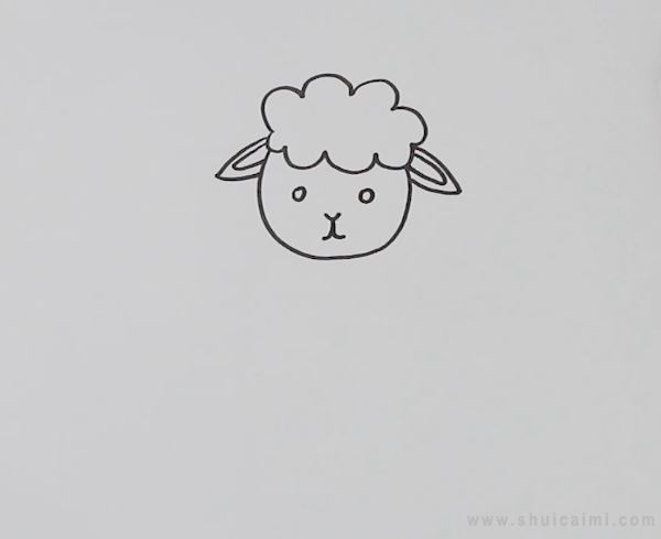 3,最后给羊上色,涂上肤色和腮红,画上手脚的颜色,简单可爱的小羊