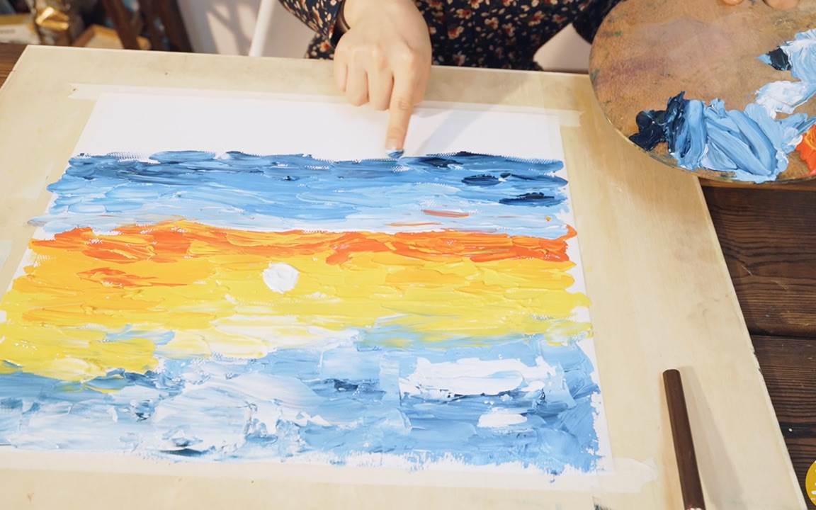手指头蘸上水粉颜料画一幅日出和日落,在海上