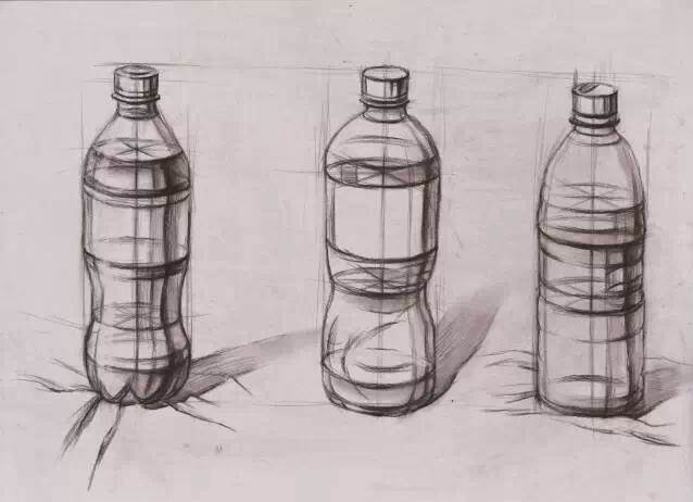一张优秀静物素描画–三个矿泉水瓶